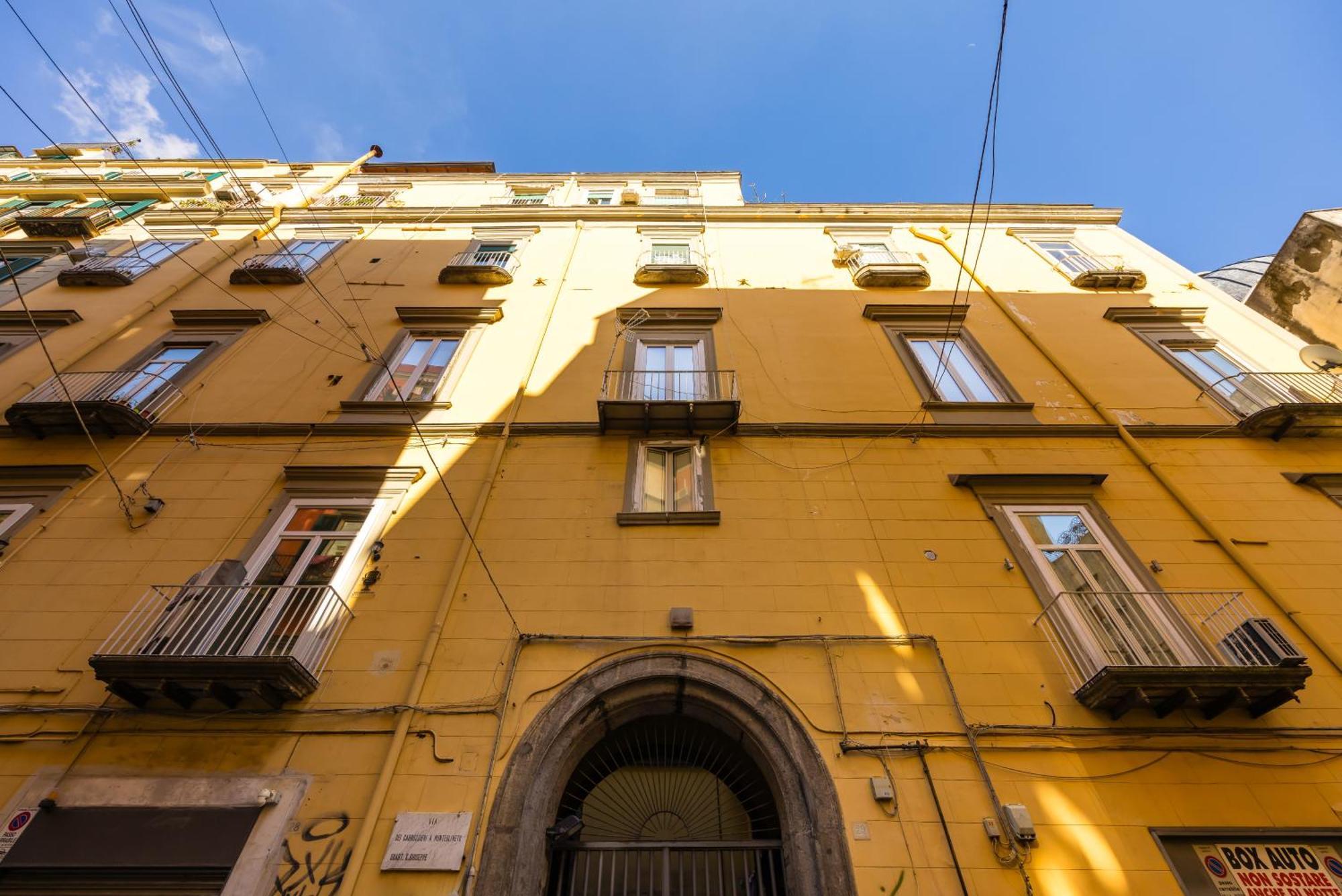 Ferienwohnung Carrozzieri Nest At Historical Center Neapel Exterior foto