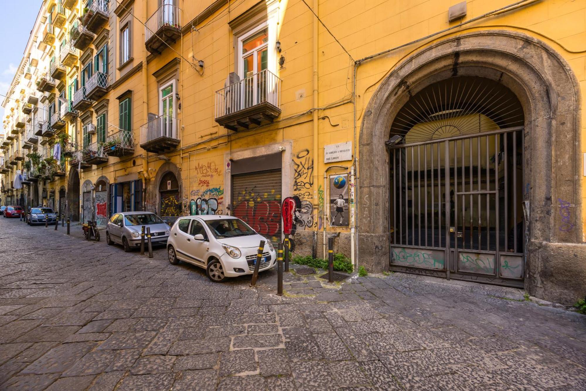 Ferienwohnung Carrozzieri Nest At Historical Center Neapel Exterior foto